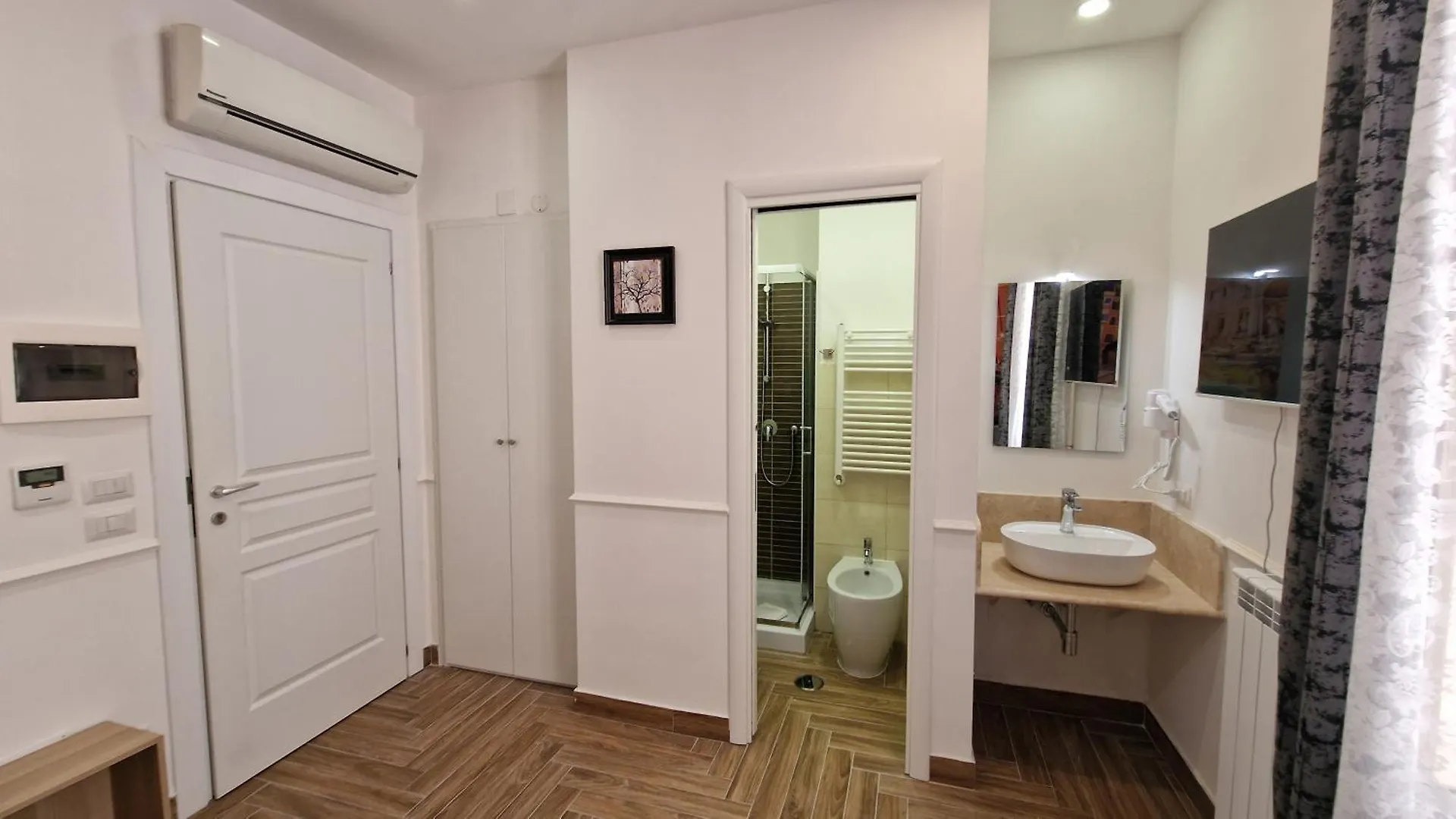 Susy'S Guest House - Room Trevi روما إيطاليا